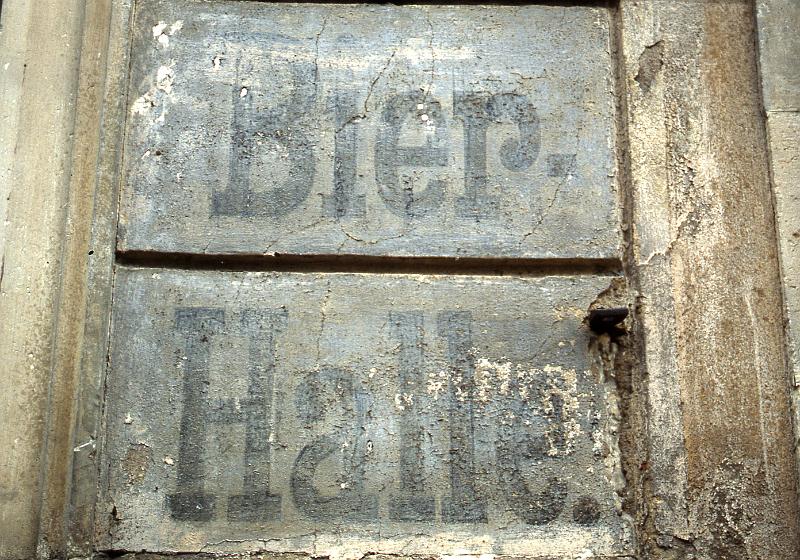 Dresden-Äußere Neustadt, Fichtenstr. 4, 4.5.1996 (4).jpg - Bier-Halle